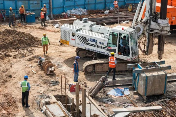 Heavy Excavator Loading Material
